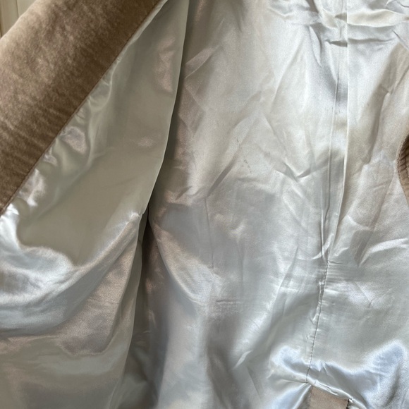Lady Hathaway beige jacket. Large. (More M/L) Suede-like feel. - Picture 7 of 7